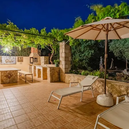 Danna - Private Pool, Playground & Sea Views *