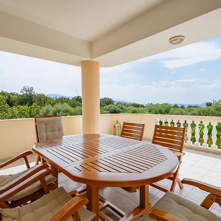 Danna - Private Pool, Playground & Sea Views