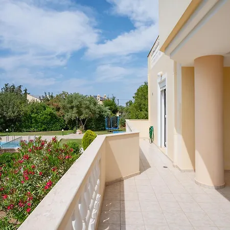 Villa Danna - Private Pool, Playground & Sea Views