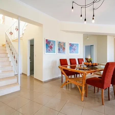 Villa Danna - Private Pool, Playground & Sea Views