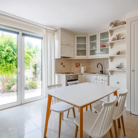 Villa Danna - Private Pool, Playground & Sea Views